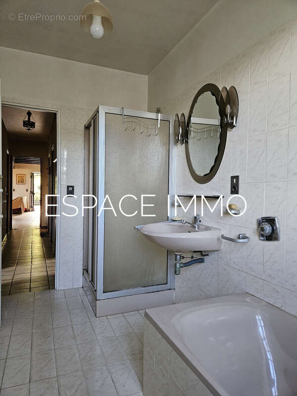 Maison à LIVINHAC-LE-HAUT