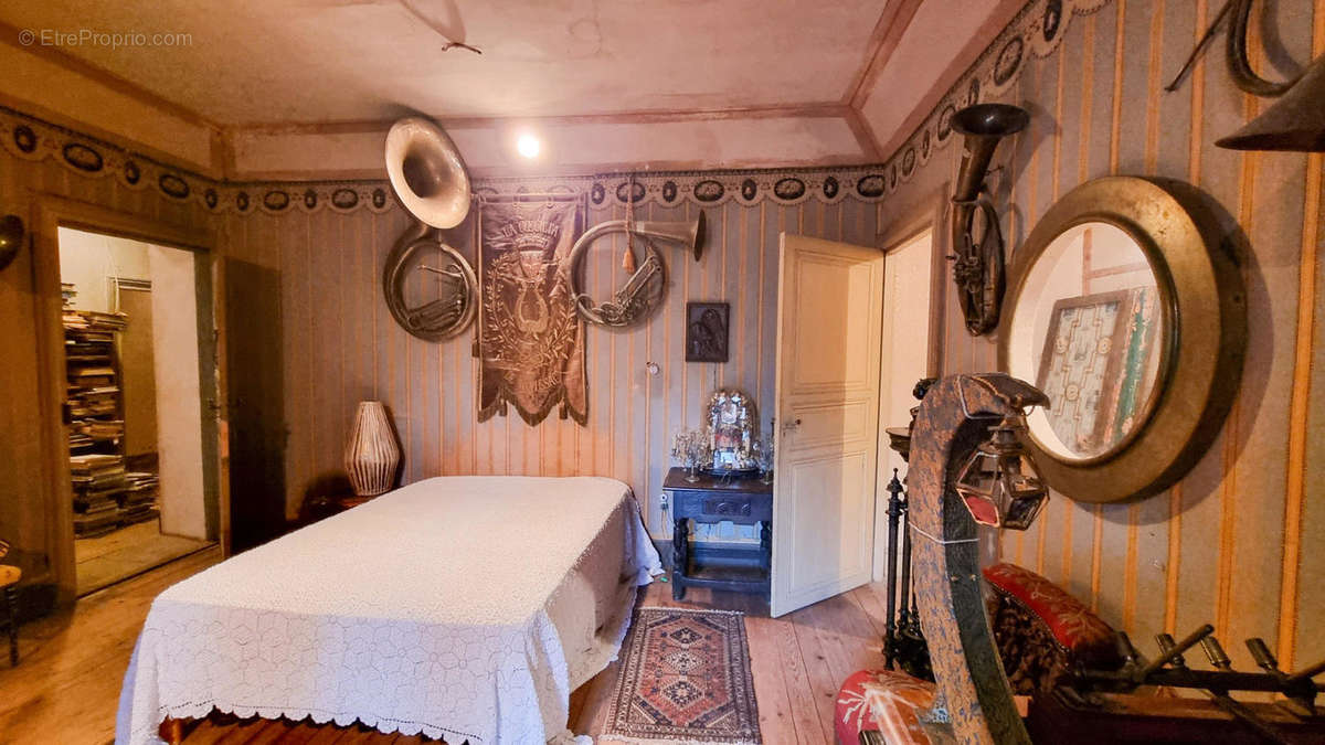 chambre - Maison à BROUSSES-ET-VILLARET