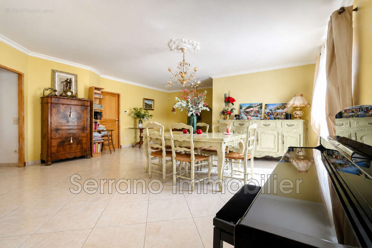Maison 220 m² à Beaucaire  - photo 7
