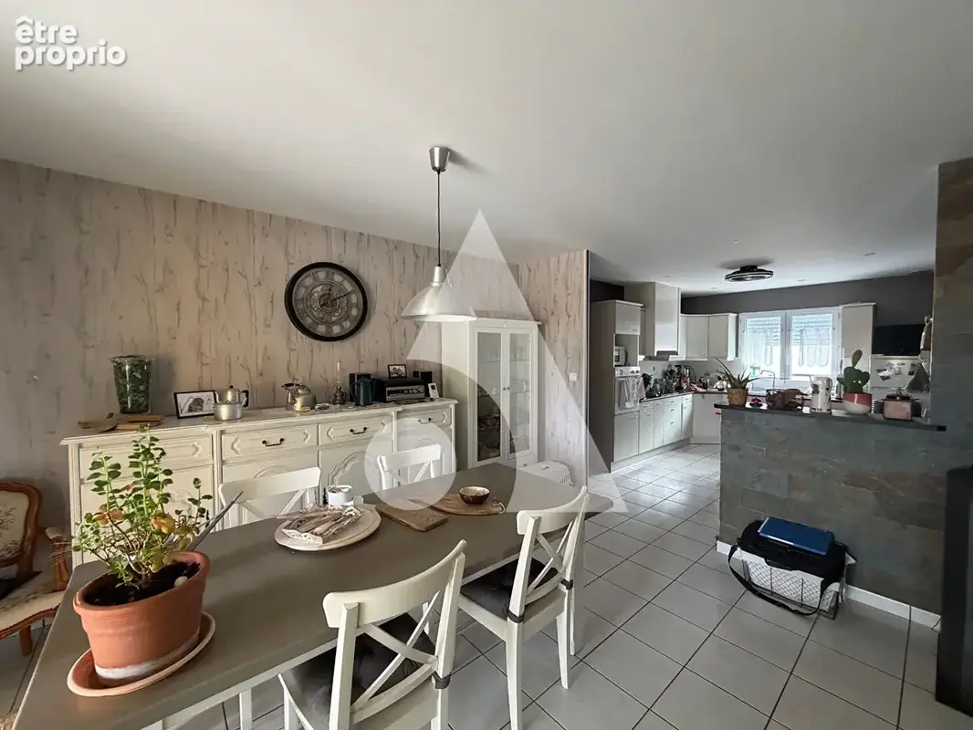 Maison Frontenay-rohan-rohan 6 pièce(s) 133.90 m2 - photo 4