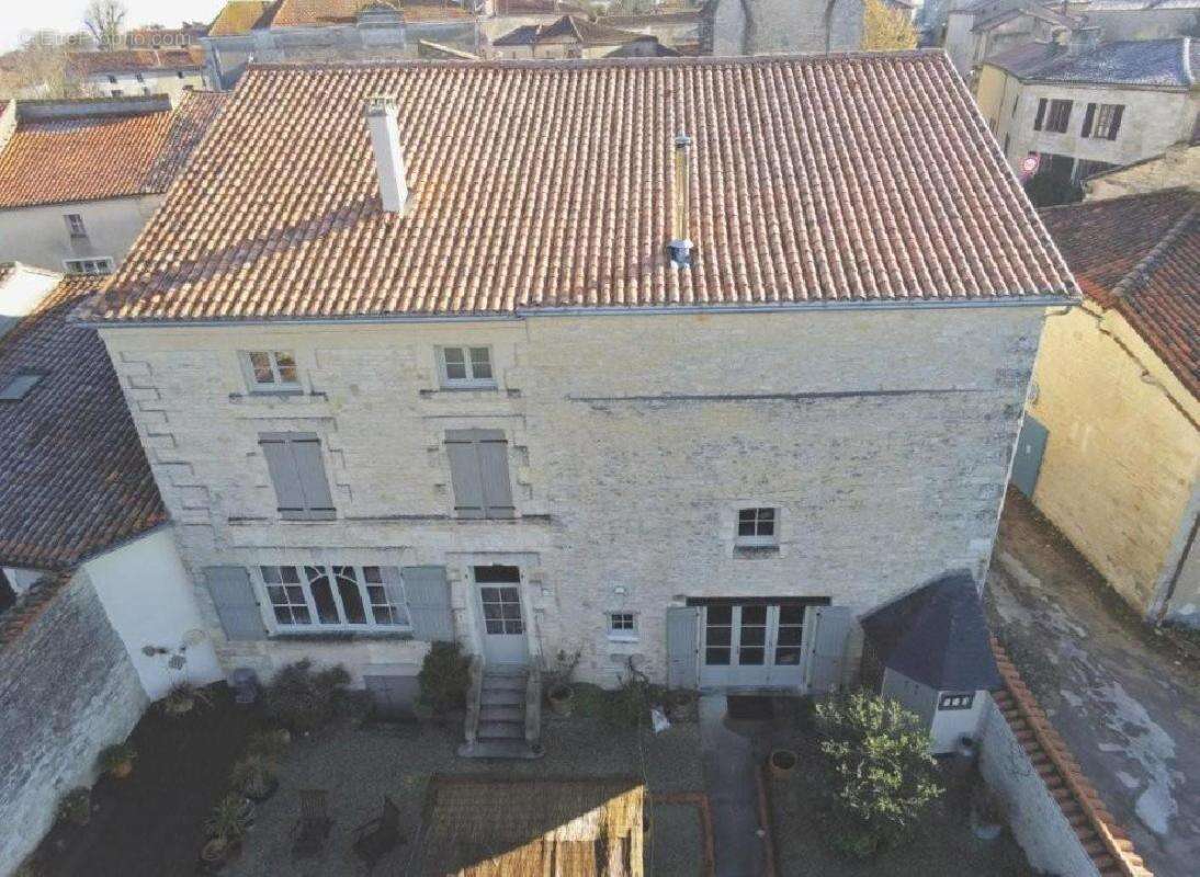 Maison 495 m² à Aigre  - photo 3