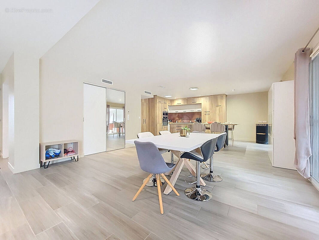 Maison à PAREMPUYRE