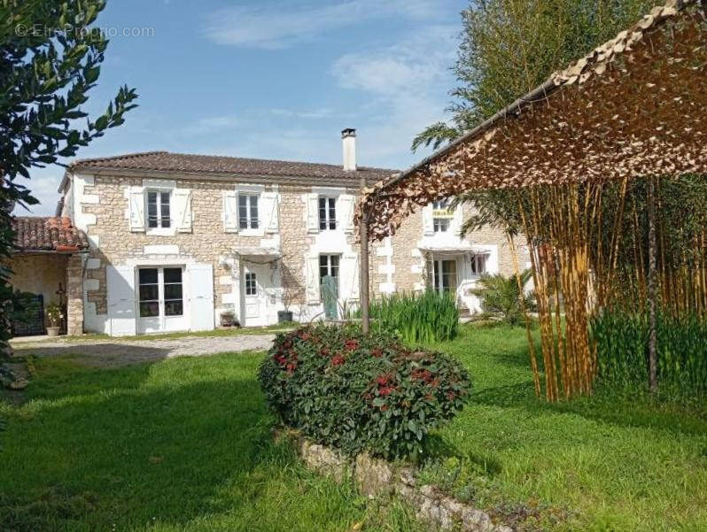 Maison à SAINT-SAVINIEN