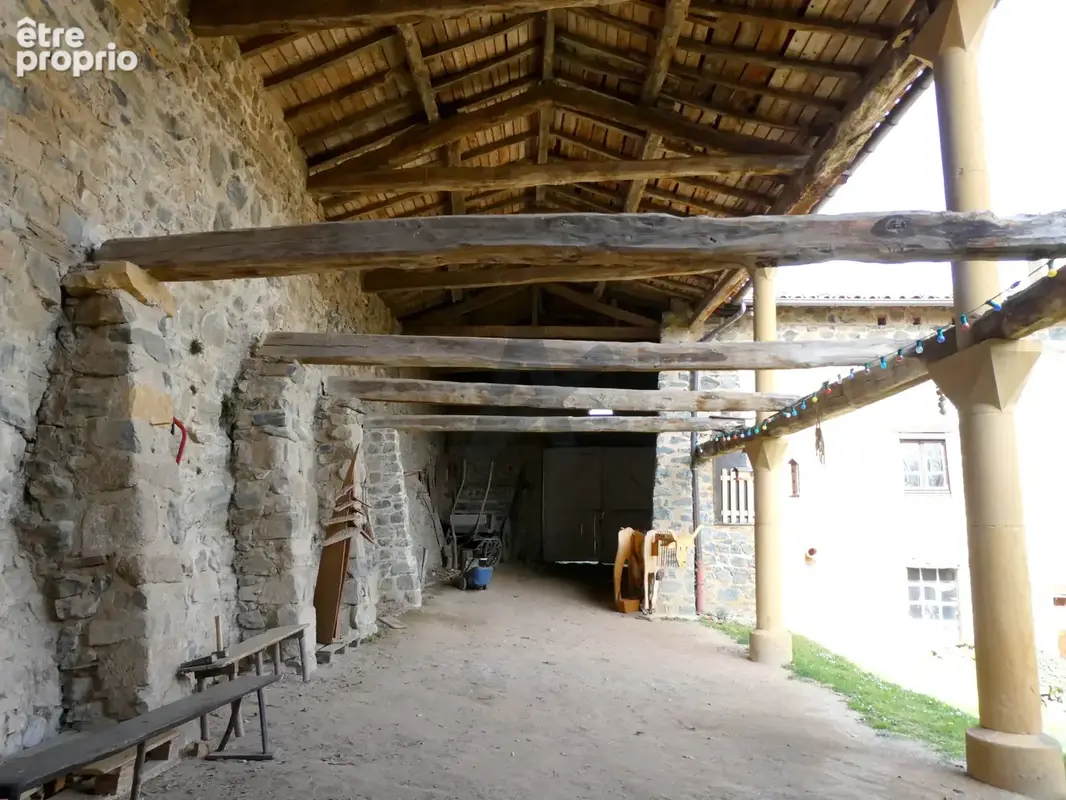 Un cachet et une situation hors du commun pour cette magnifique ferme des Monts du Lyonnais. - photo 19