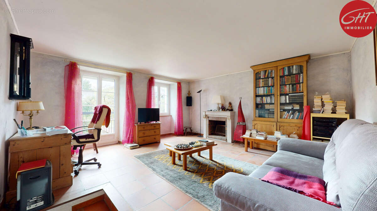 Maison à SERRE-LES-SAPINS