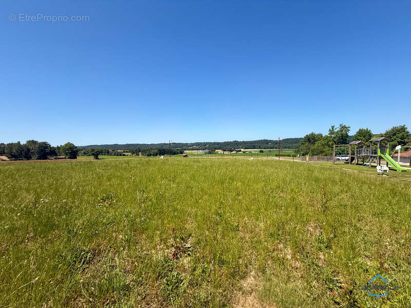 Dpt Gers (32), à vendre BERNEDE terrain constructible de 1335 m² viabilisé et borné, au calme - photo 6
