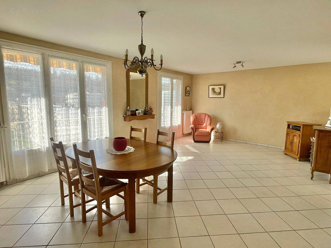 Appartement à BOURGOIN-JALLIEU