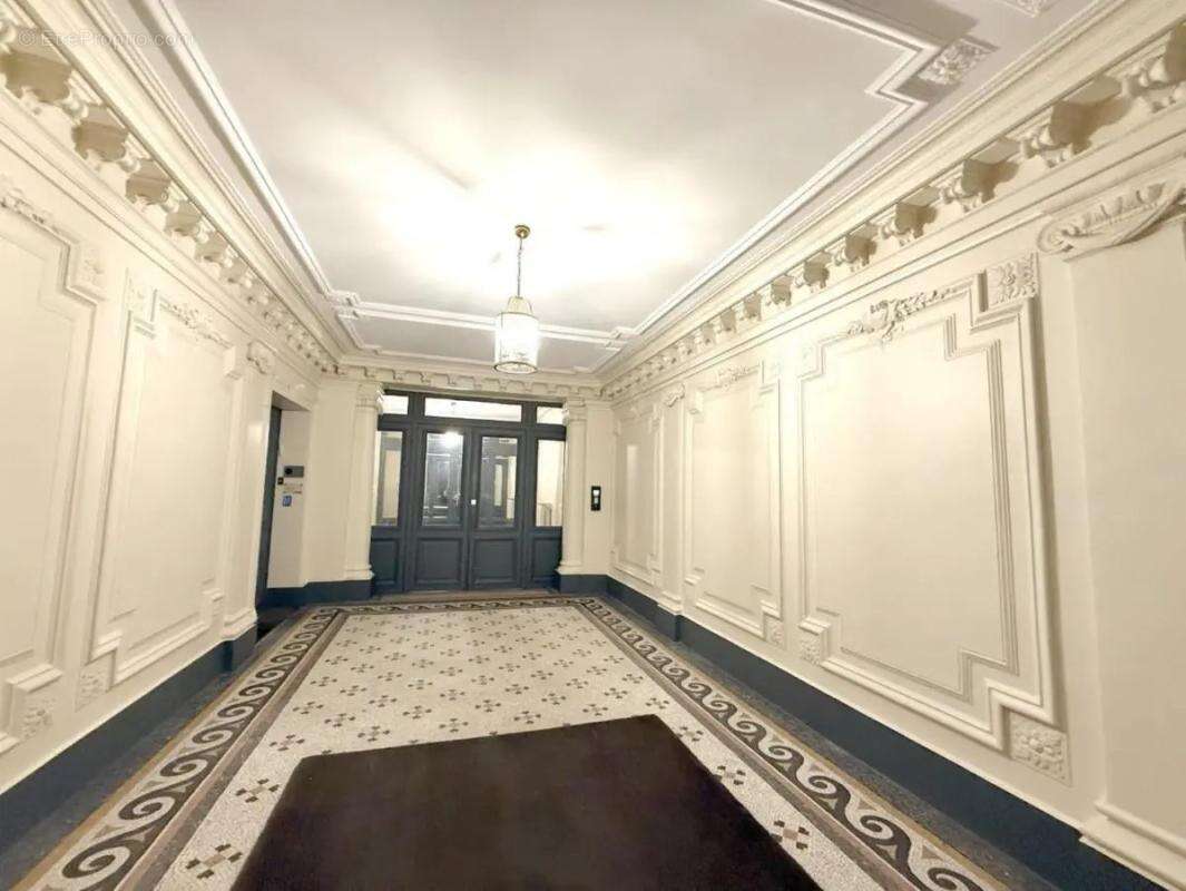 Commerce à PARIS-16E