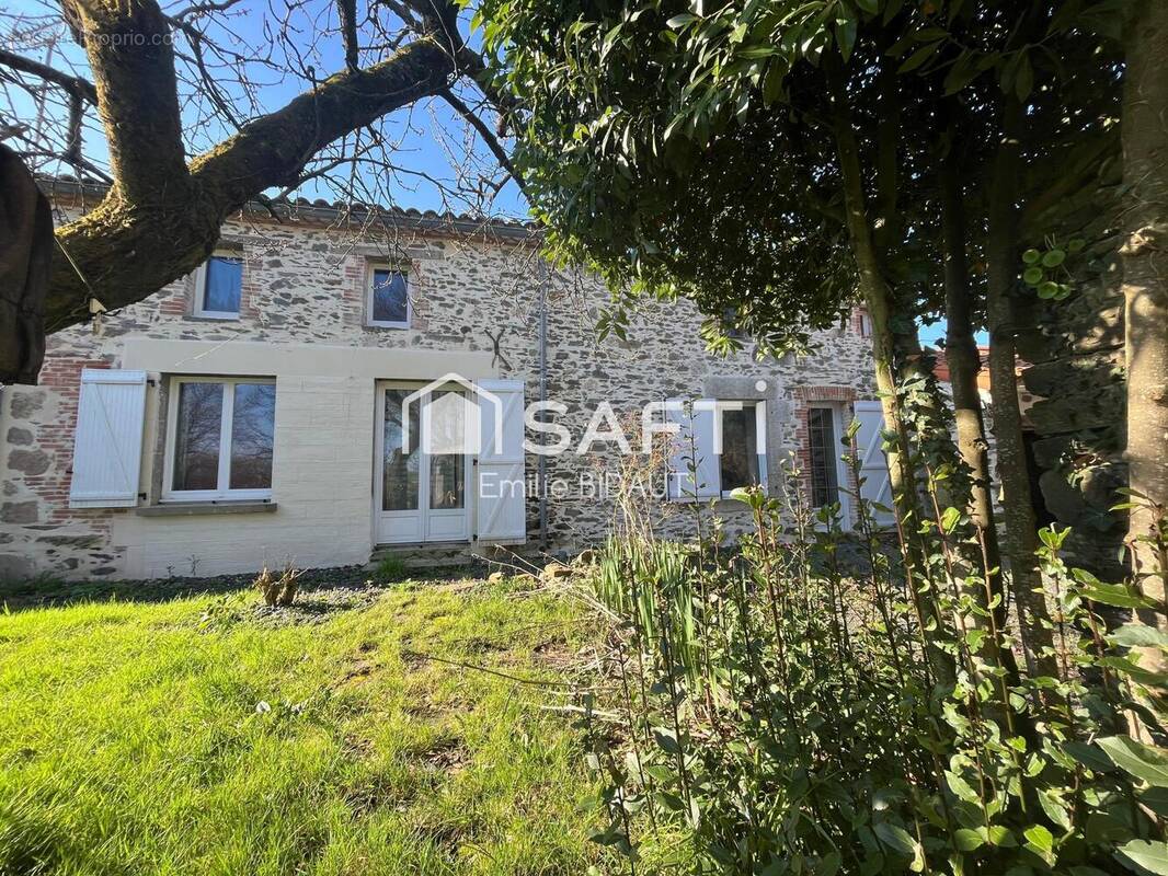Photo 1 - Maison à MONTAIGU