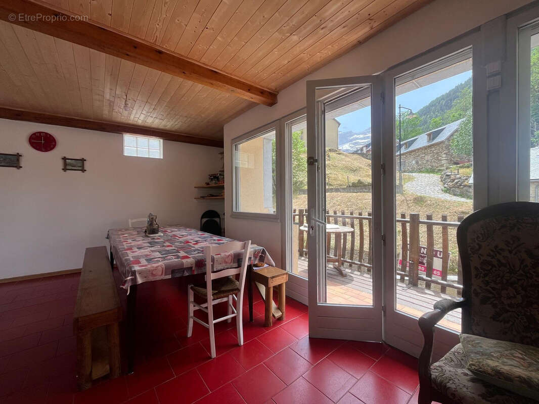 Au cœur de Gavarnie : 170 m2, 3 logements indépendants, fort potentiel locatif ! - photo 10