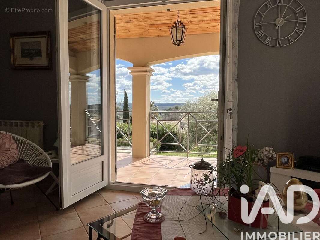 Maison 124 m² à Saint-Maximin  - photo 4
