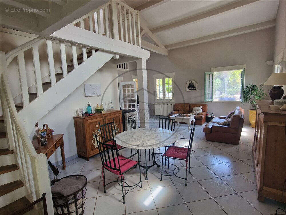 Maison avec piscine dans un environnement privilégié - photo 11