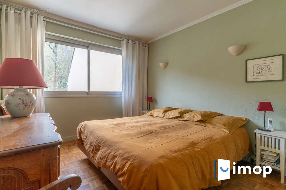 Appartement à VILLE-D'AVRAY