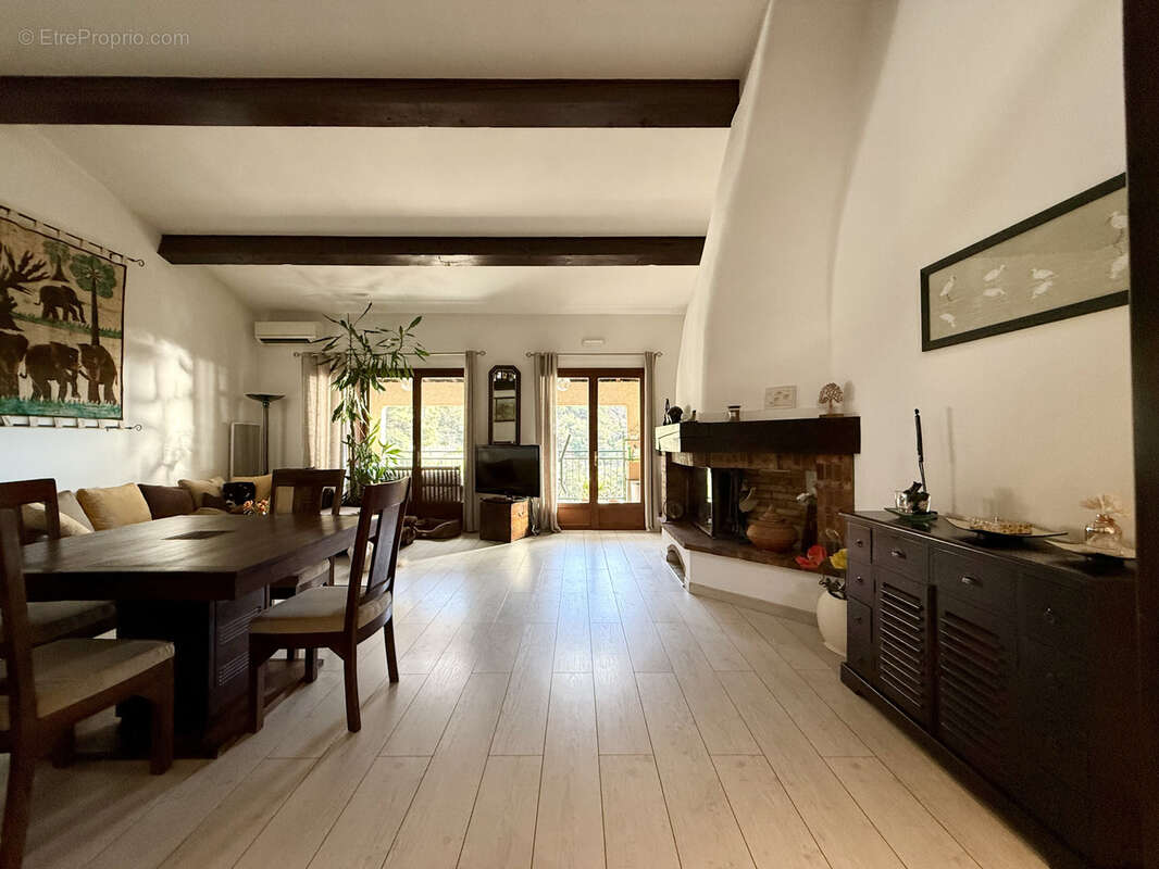 Appartement à ROQUEBRUNE-CAP-MARTIN