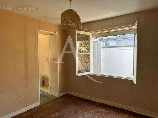 Rochefort, maison de faubourg  avec cour  sans vis a vis ? exclusivité ! - photo 9