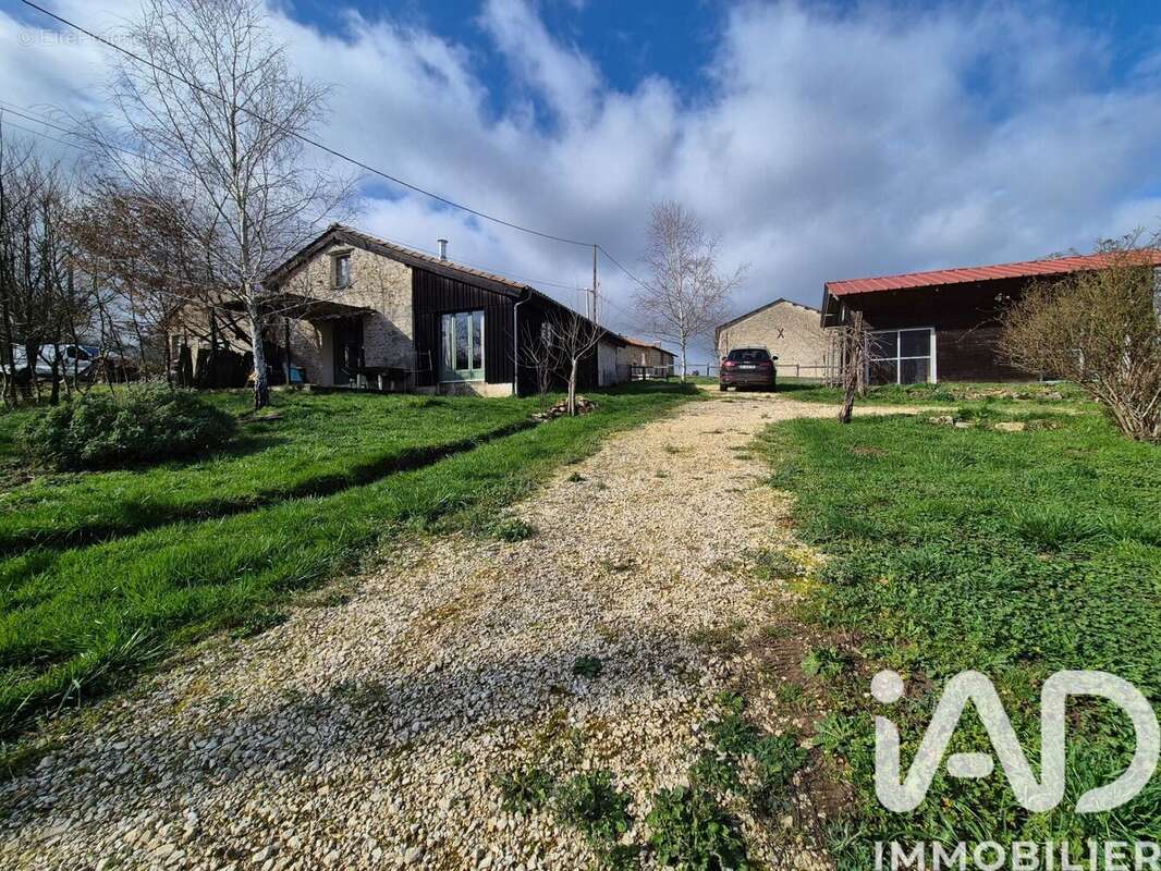 Maison 90 m² à Varaignes  - photo 4