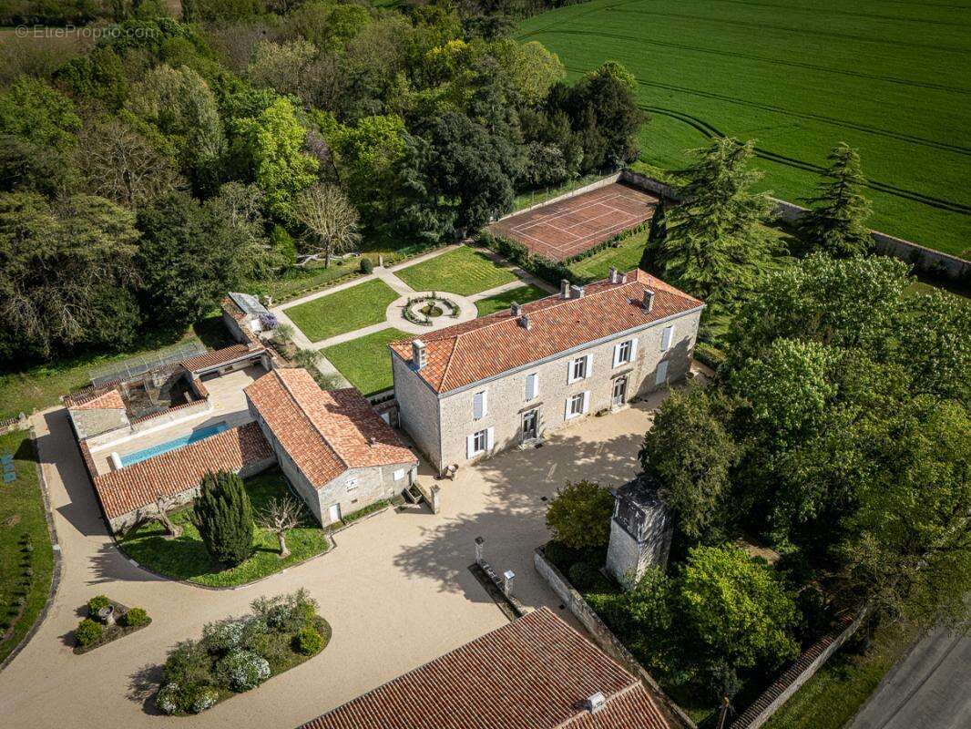 Maison à FONTENAY-LE-COMTE