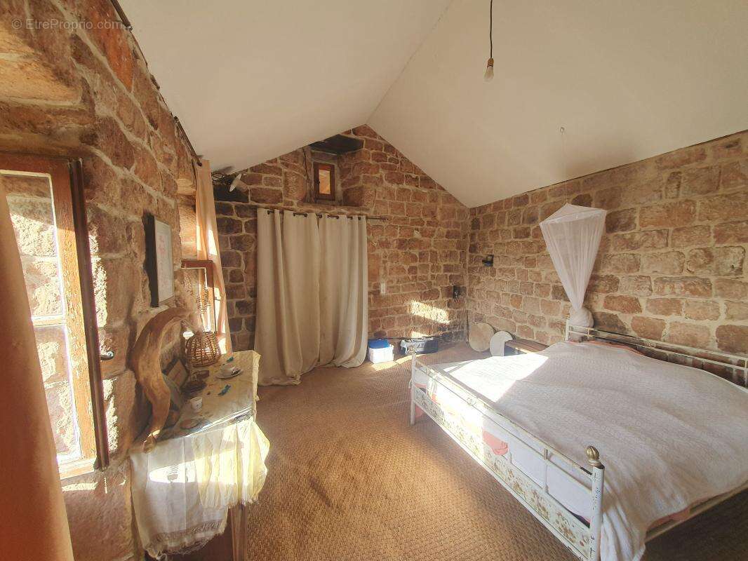 Maison à LES SALELLES