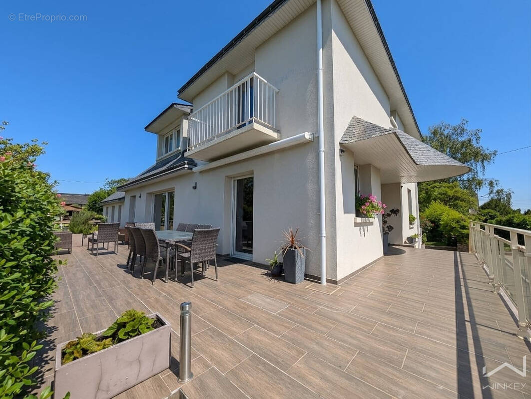 Maison à MONTGERMONT