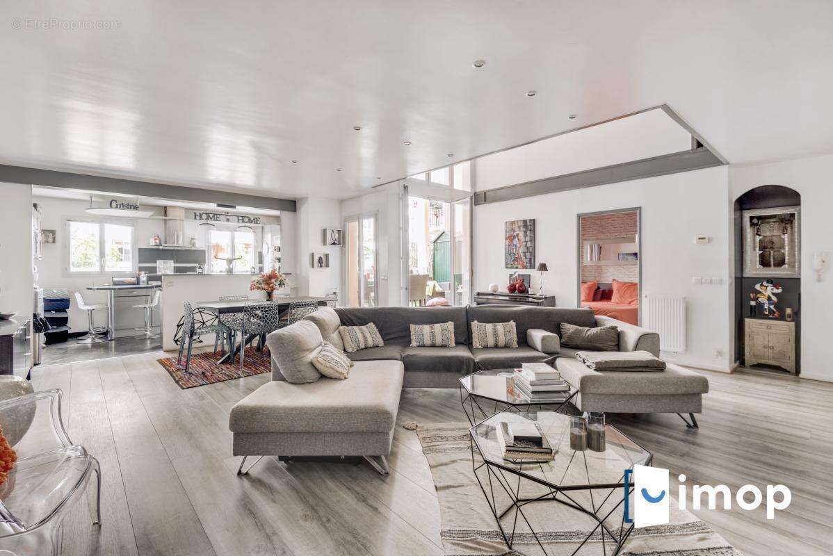 Appartement à COURBEVOIE