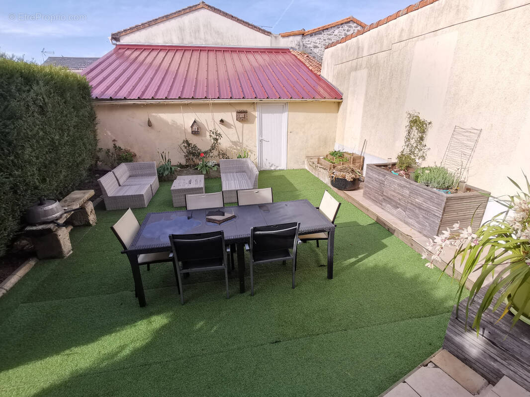 Maison à SAINT-LAURENT-SUR-SEVRE