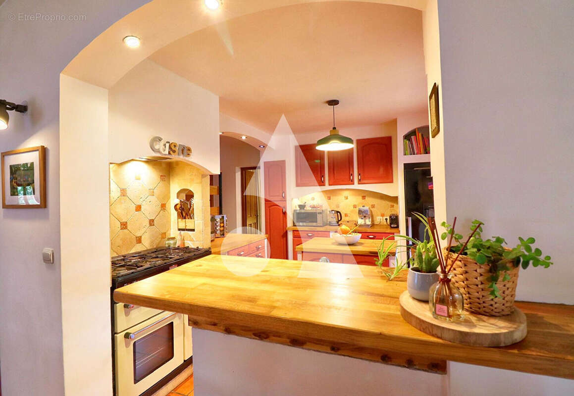 Maison à VINON-SUR-VERDON