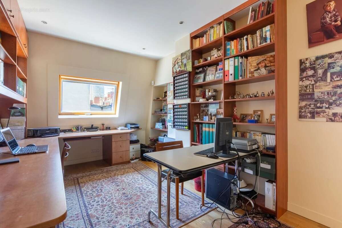 Appartement à PARIS-17E