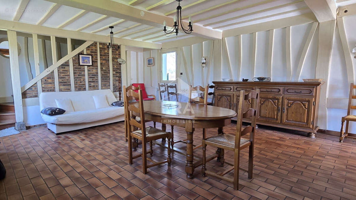 Maison à BELLENGREVILLE