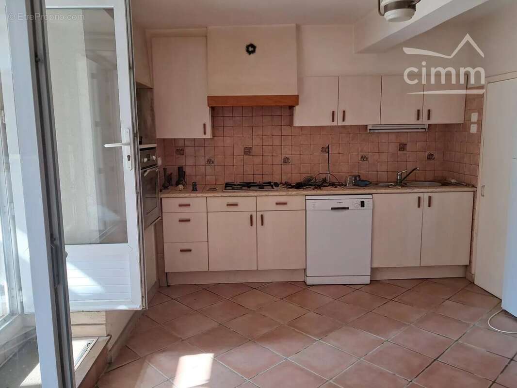 a vendre maison de village rénovée avec grande cour - photo 3