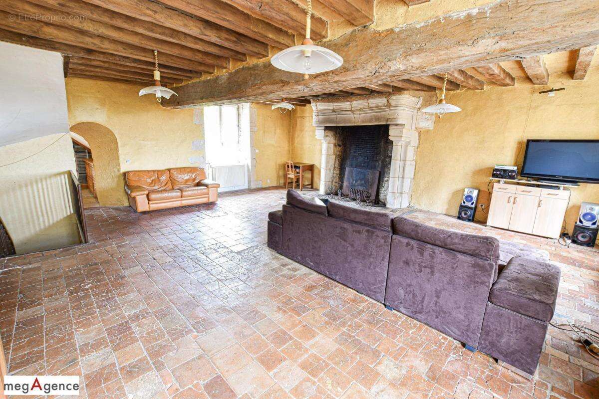 Maison à SAINT-JEAN-DE-LA-MOTTE