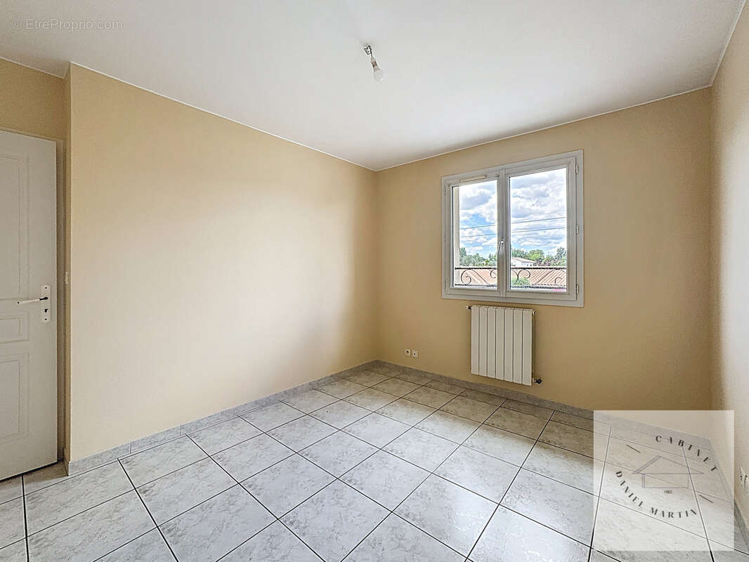 A vendre - maison a etage avec jardin et garage begles - photo 10