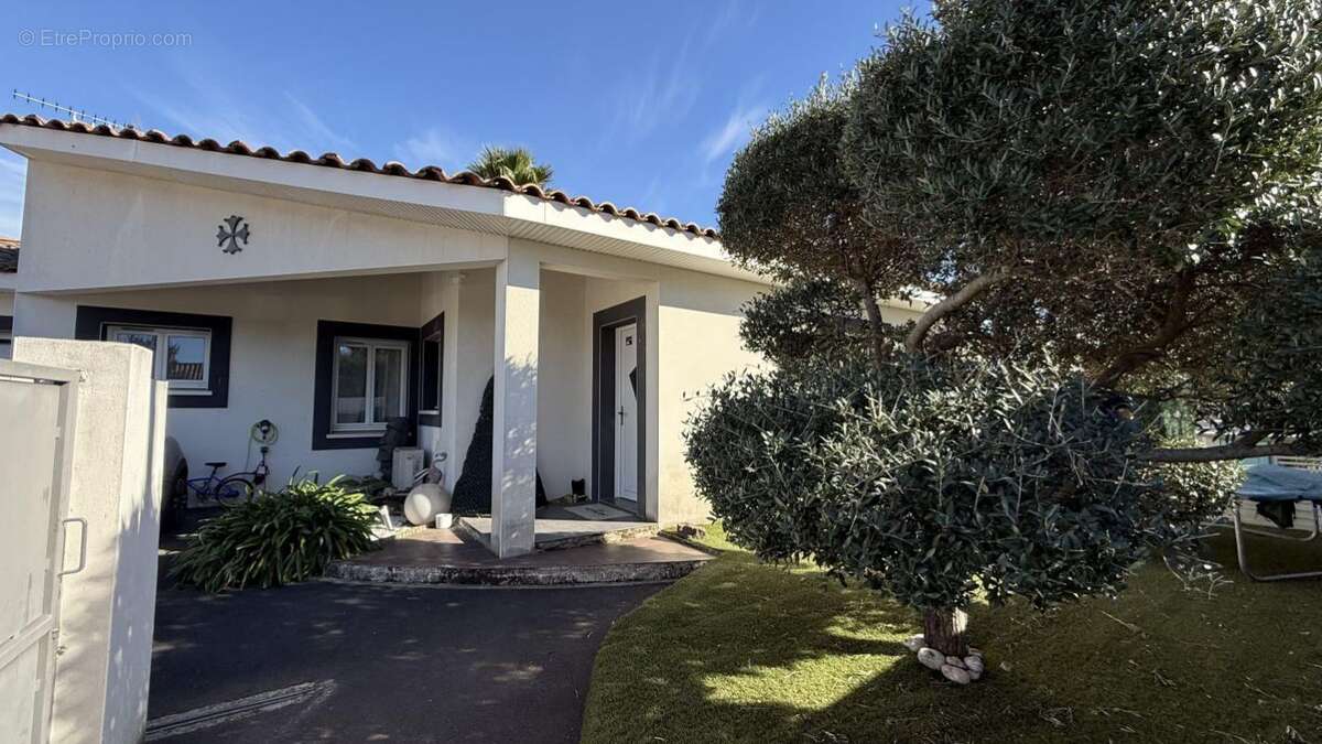 Maison à MONTBLANC