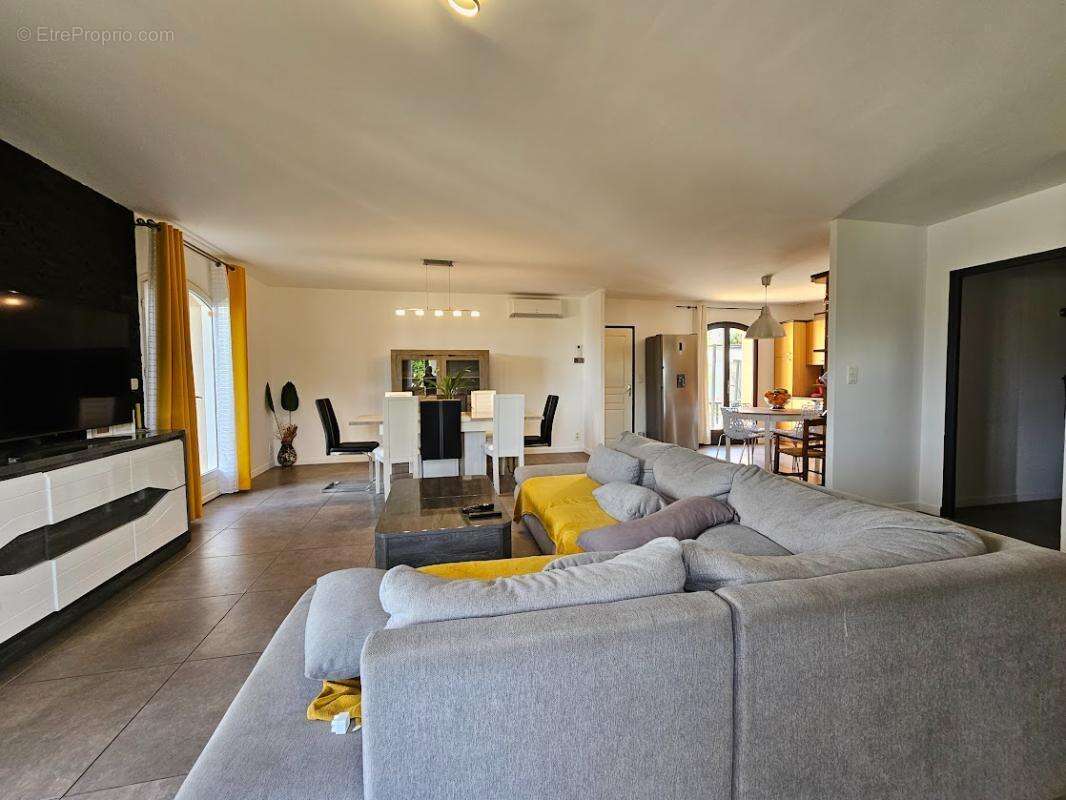 Secteur PUYMIROL : Maison 5 pièce(s) 120 m2 - Garage - Piscine - Jardin - photo 7