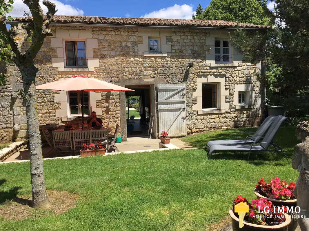 Maison à SAINT-SIGISMOND-DE-CLERMONT