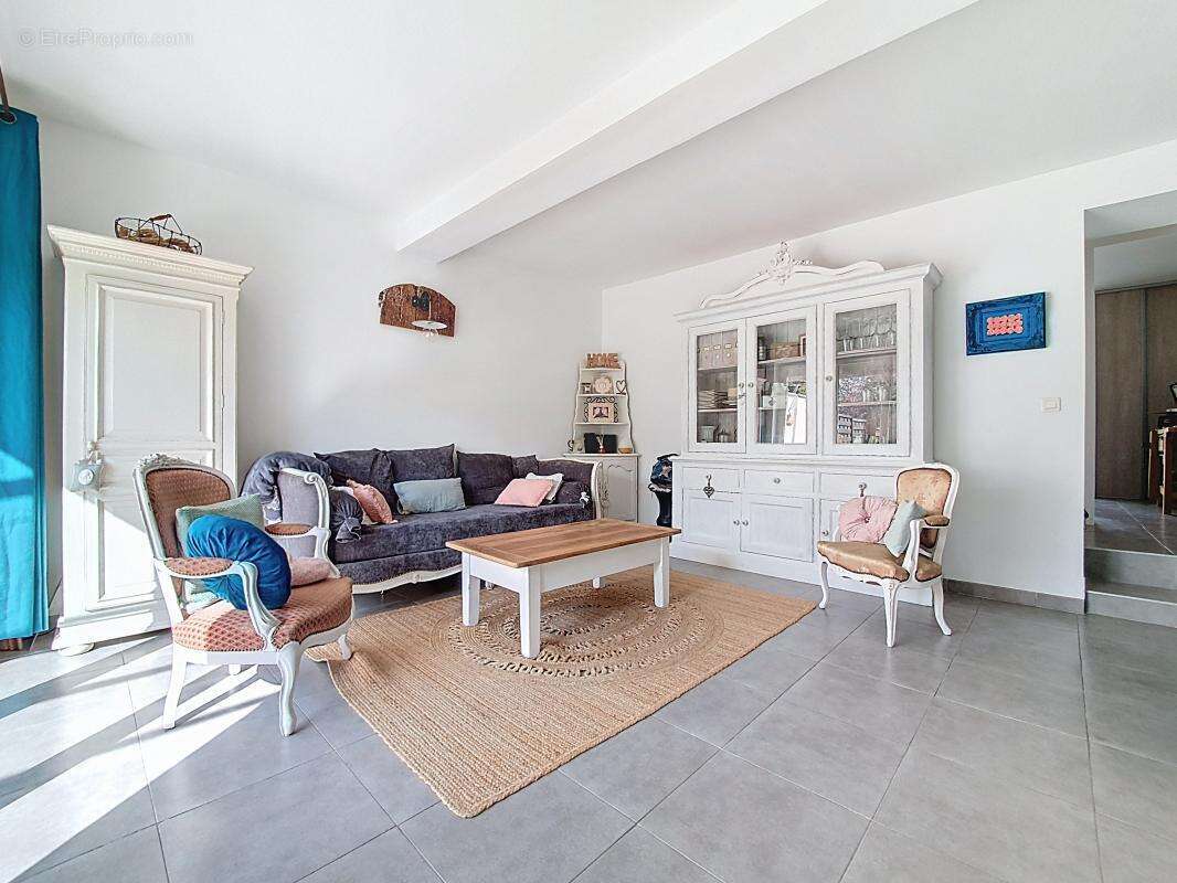 Maison - Mitoyenne - Entièrement rénovée -  Chambres - Terrasse - Jardin - Proche commodités - photo 11