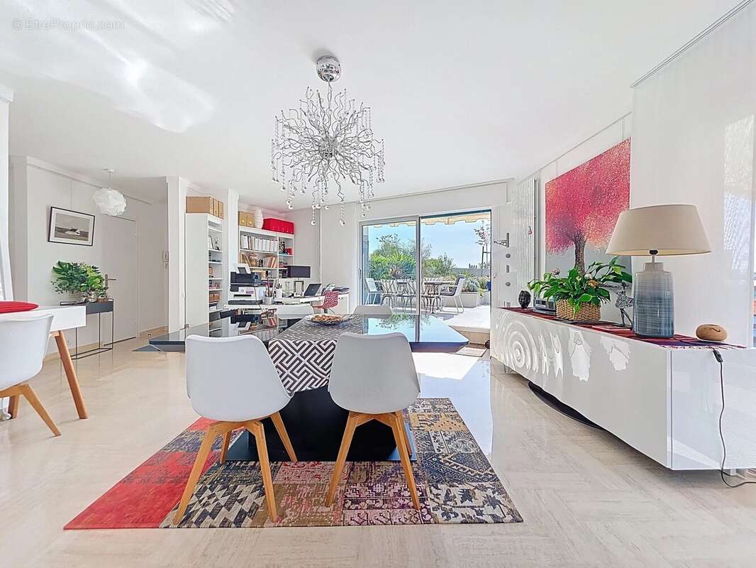 Appartement à MANDELIEU-LA-NAPOULE