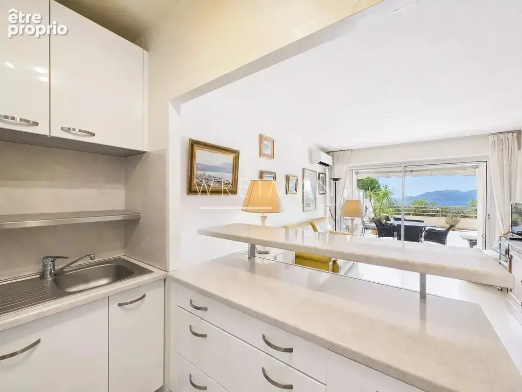 Appartement 2 pièces avec terrasse vue mer, garage, cave et piscines - Cannes Croix des Gardes - photo 6