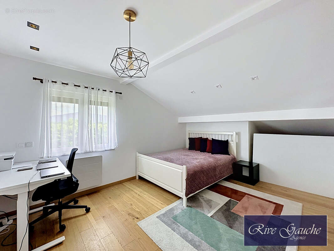 Maison individuelle 8 pièces dont T3, entièrement rénovée à lagraie - photo 9