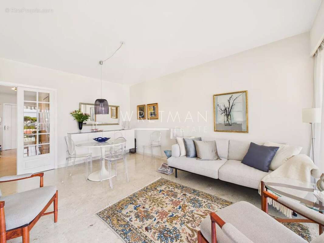 Appartement à SAINT-LAURENT-DU-VAR