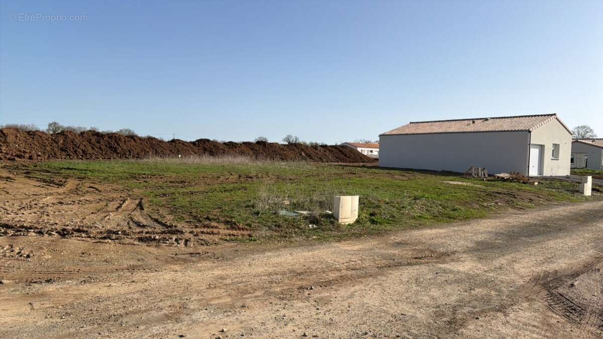 Terrain de 680 m² à AIFFRES - photo 3