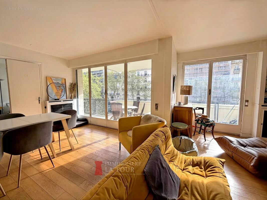 Appartement à PARIS-16E