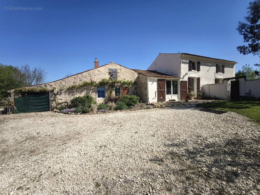 Maison à L'HERMENAULT