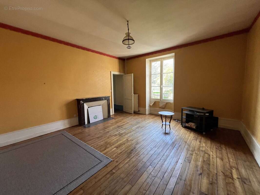 Maison à CHAMPAGNE-MOUTON