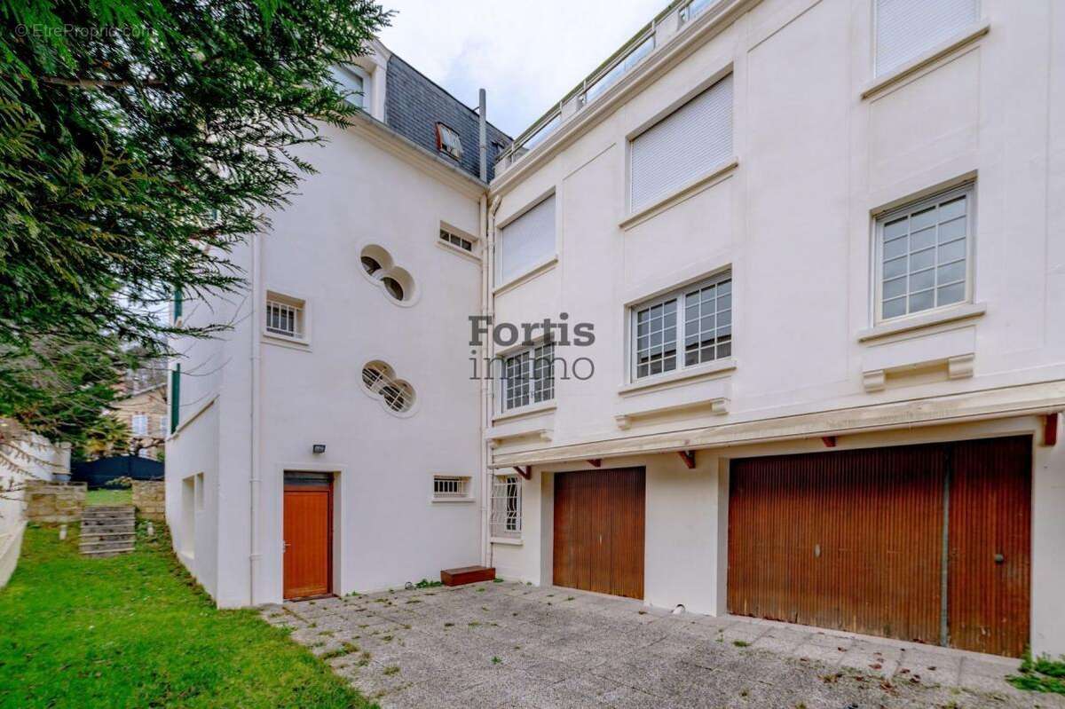 Maison à LE MESNIL-LE-ROI