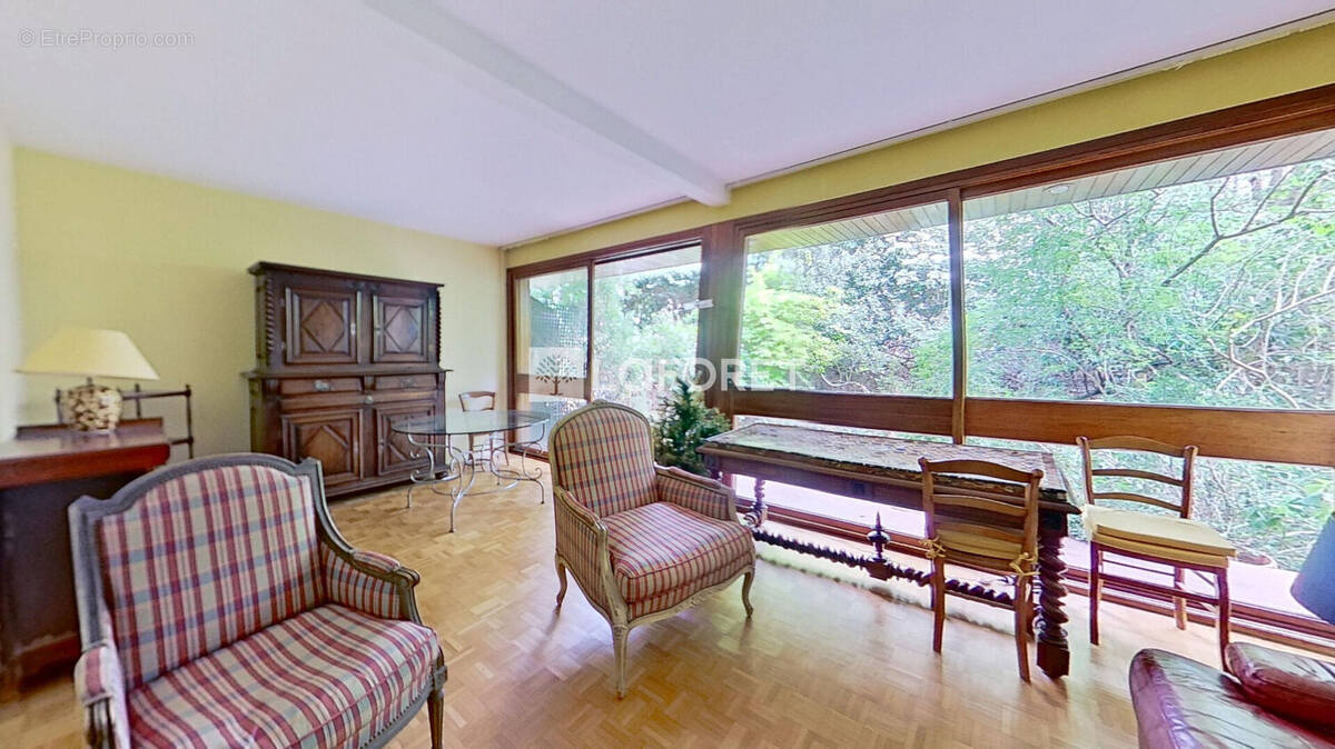 Appartement à LA CELLE-SAINT-CLOUD