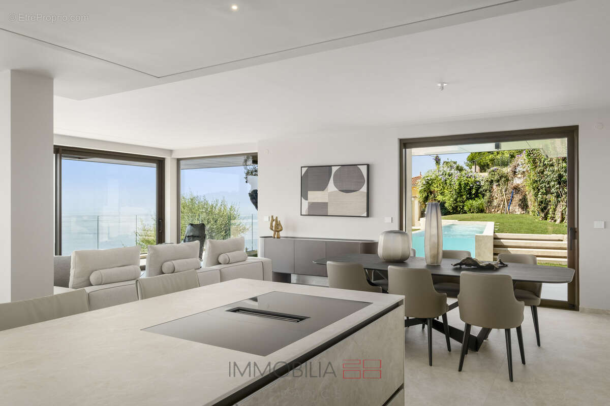 Villa contemporaine rénovée avec vue mer spectaculaire   Secteur Golfe Bleu, à deux pas de Monaco - photo 2