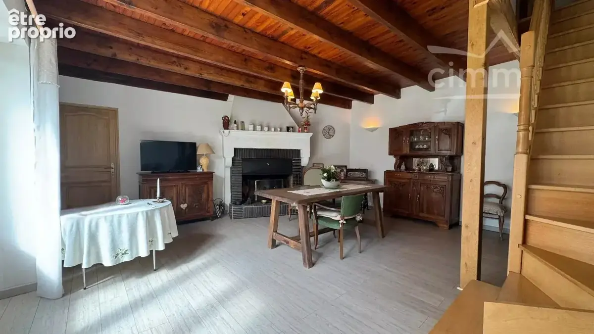 Ancienne bâtisse rénovée avec dépendances - photo 3