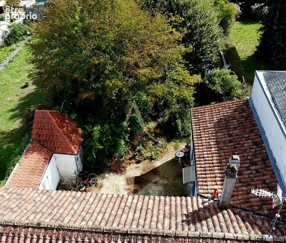 Maison Saintes quartier Saint Vivien avec son garage et terrain clos sans vis à vis. - photo 4