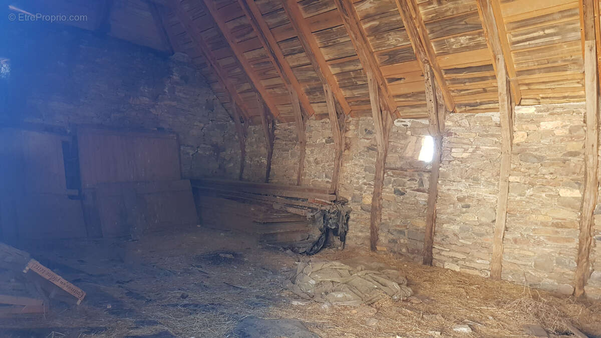 Maison et grange à aménager - photo 2