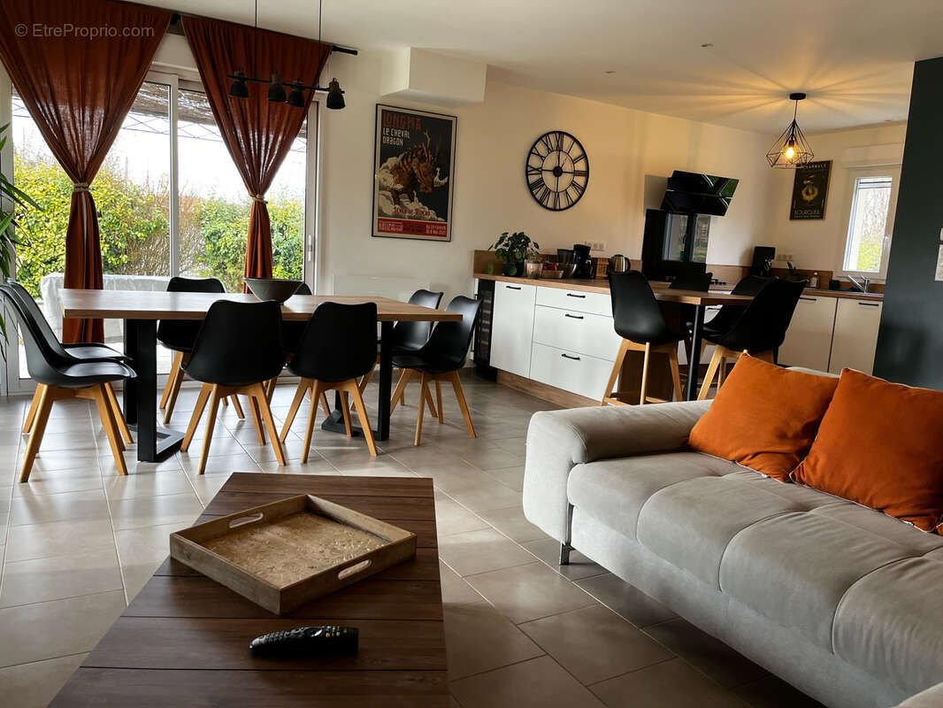 Maison à BENAIS